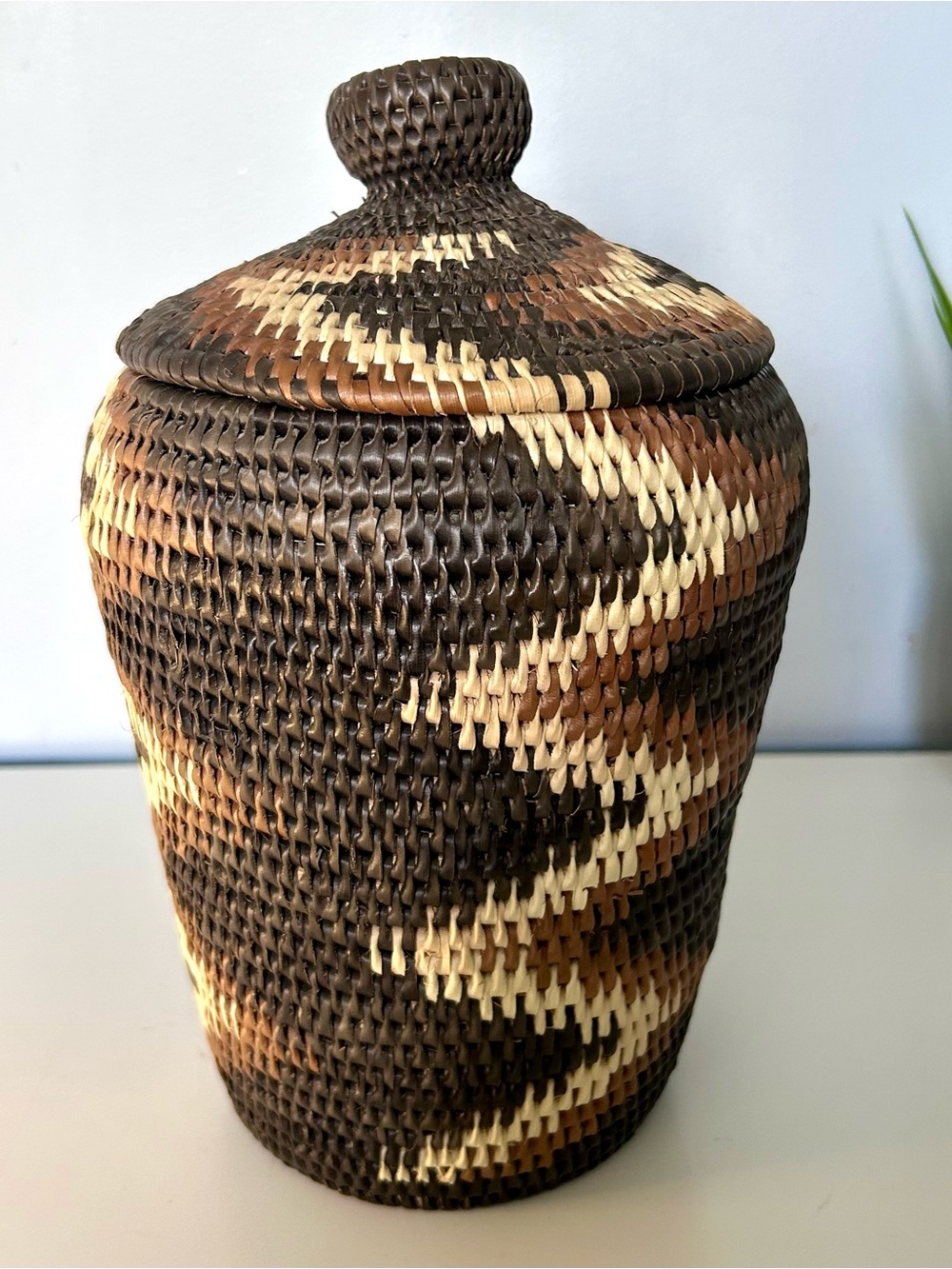 Woven Lidded Basket Geometric
Artisan Style Decor